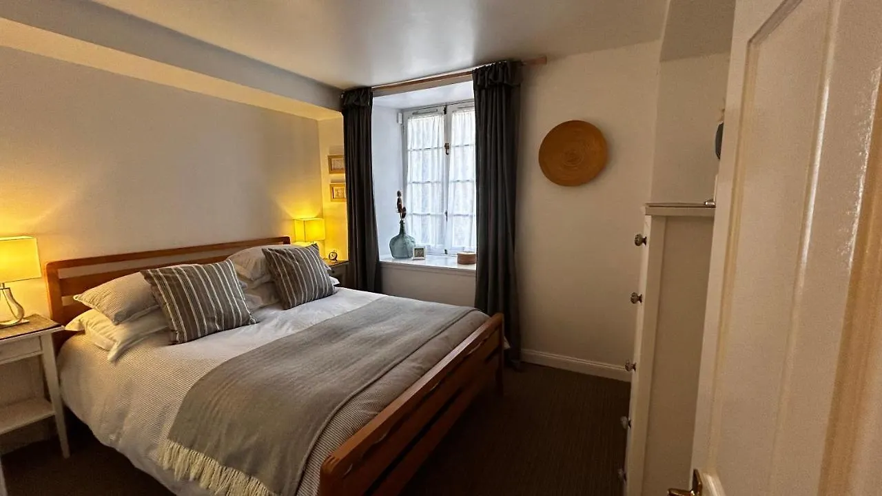 The Cooperage Apartment No 6, The Shore Edinburgh